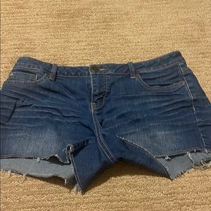 Basic comfy low rise denim shorts